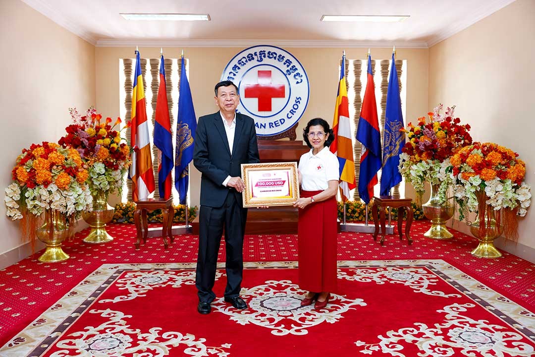 Metfone Donates $120,000 To The Cambodian Red Cross