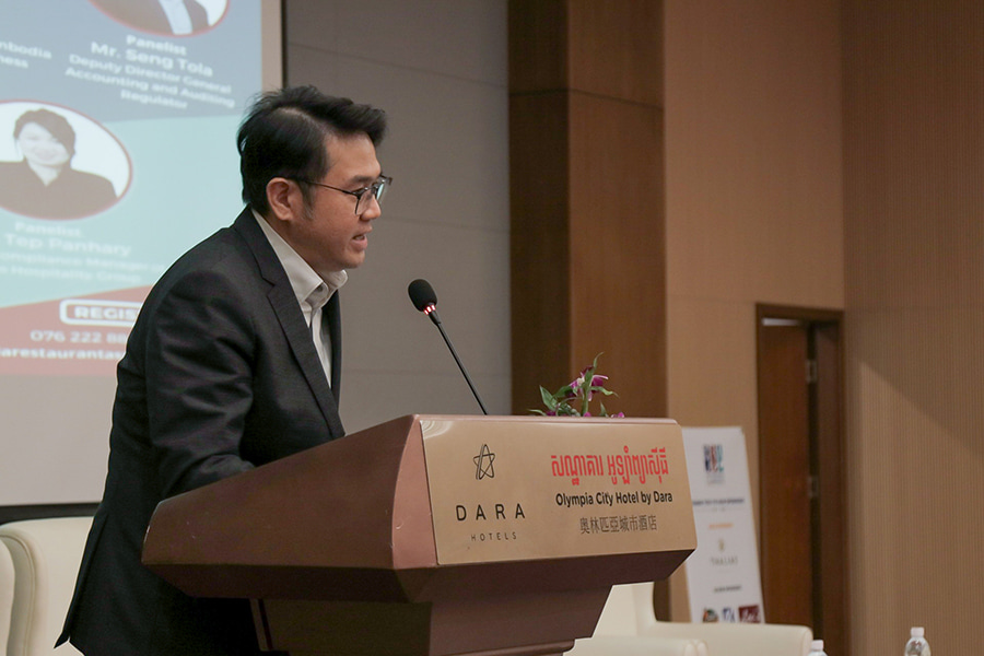 Oknha Tan Khee Meng, Managing Partner of Baker Tilly Cambodia, speaking at the CRA workshop.